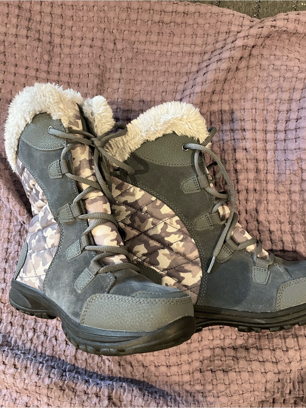 Columbia Gray Camo Faux-Fur Winter Boots size 7 NWT waterproof/ insulated